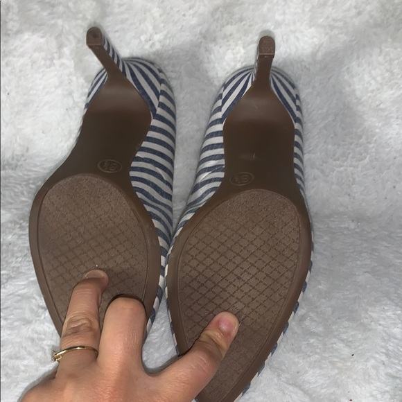 Merona Blue and White Heels with Pointed Toe - Picture 10 of 11